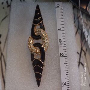 Elegant Black and Gold Women's Brooch